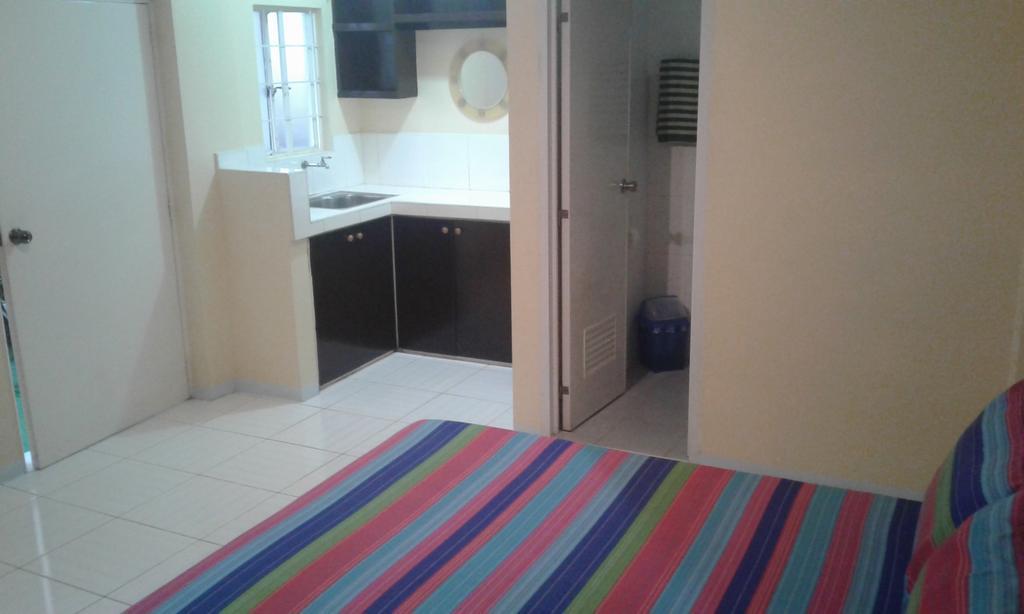 Christopher B&B And Apartments (Adults Only) Paranaque City Exterior photo
